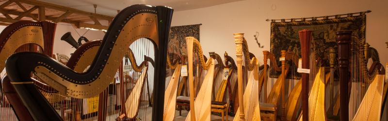Musikhaus Fackler, Verkaufsraum Konzertharfen