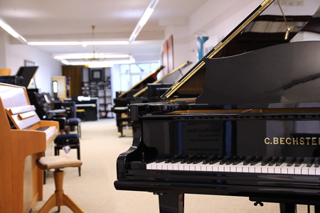 Musikhaus Fackler, Flügel