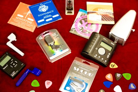 Musikhaus Fackler, Zubehör für Zupfinstrumente